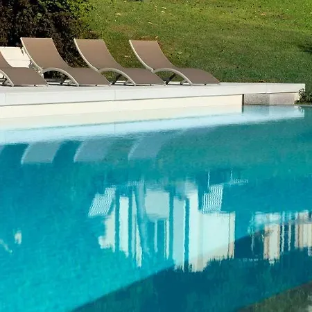 Villa Sleeps 13 Pool Wifi