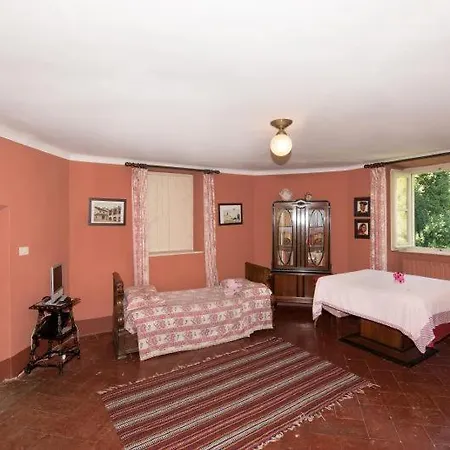 Sleeps 13 Pool Wifi